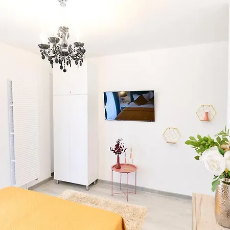 Evianne Apartment In Nord10- Free Pool & Parking Apartmán *